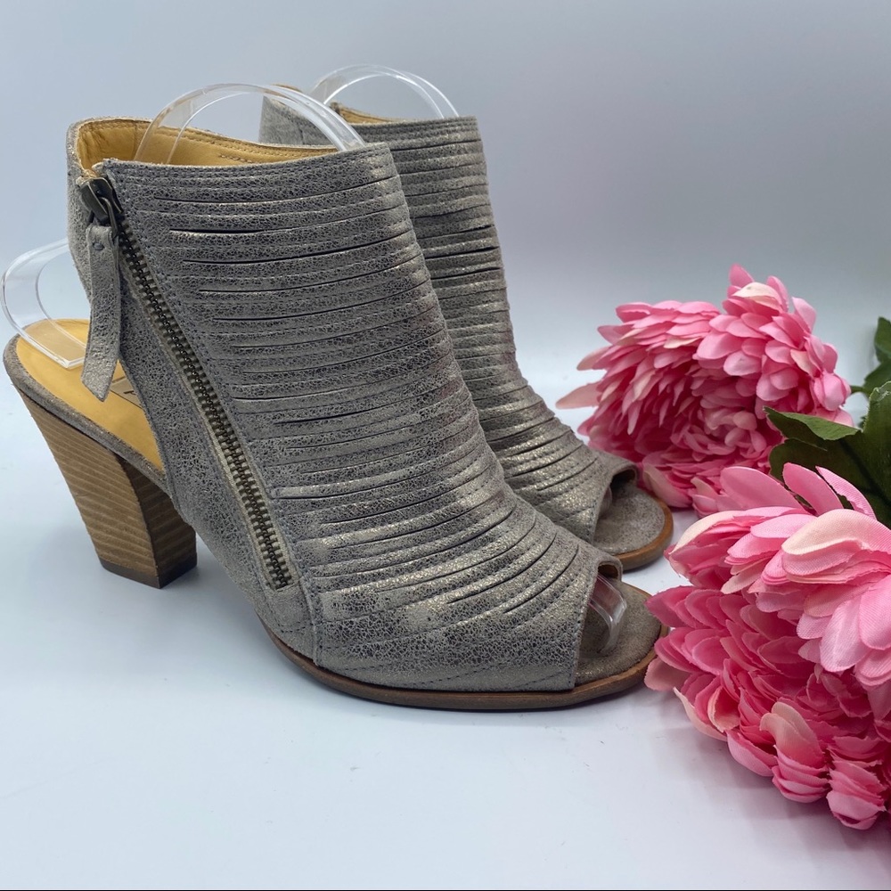 Paul Green 5 1/2 EU/ 8 US Cayanne leather peep toe sandal